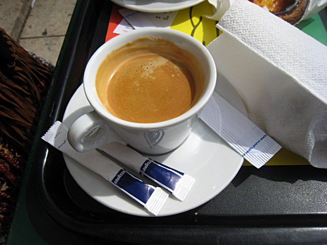 Je bois un café