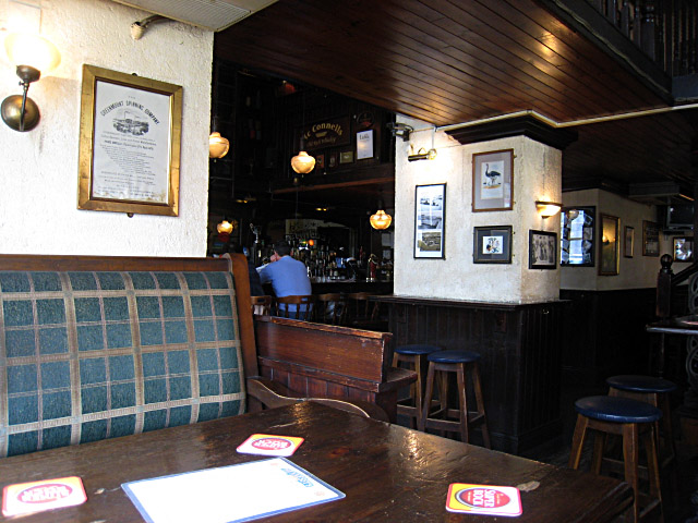 Nous faisons une pause dans un pub
