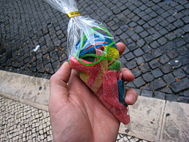 Marjolaine achète des bonbons