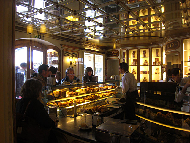 Nous allons prendre la café dans une sorte de salon de thé