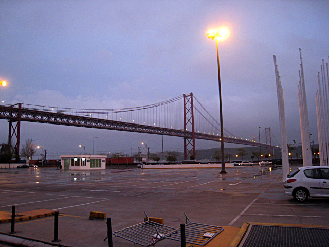 Le pont se rapproche