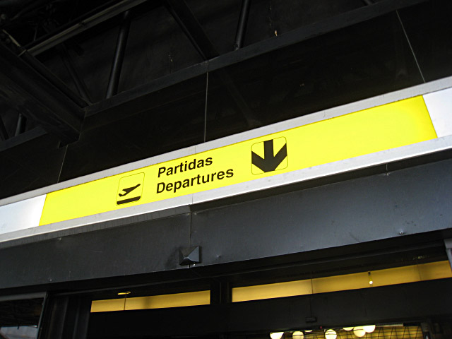 Nous entrons