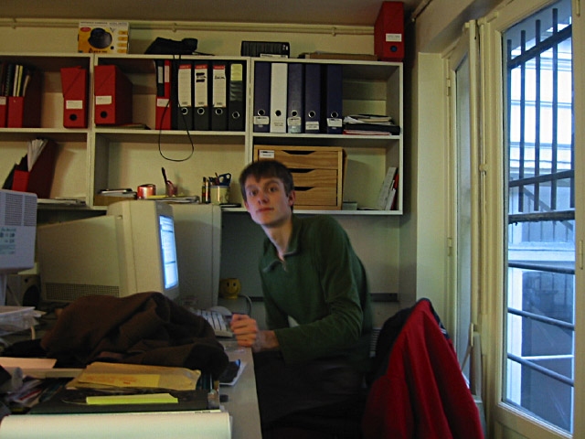 Je parle à Kim, stagiaire de Spill