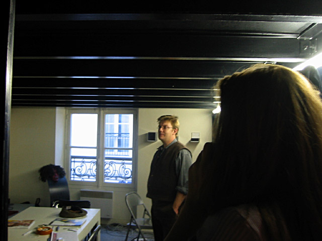 Dominique bosse en bas