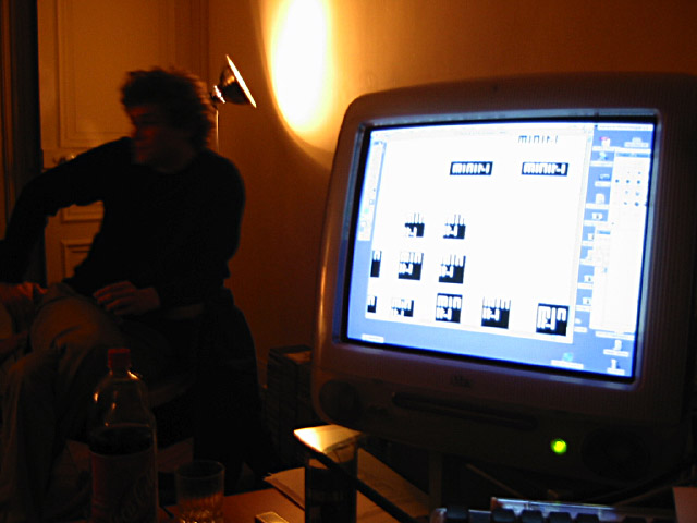 Des recherches graphiques sur le logo de Minit-l