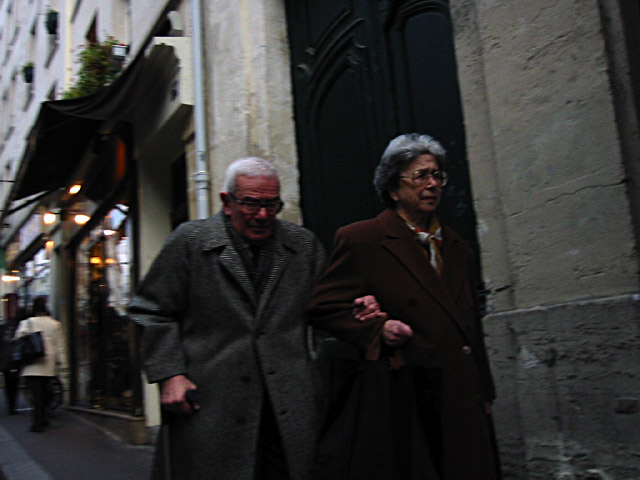 Nous marchons rue Moufetard