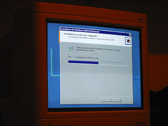 Je lui installe windows 2000