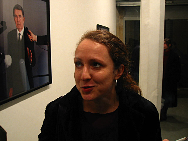 Edouard me présente Anne qui travaille au CICV. Elle m'explique qu'elle me connait déja car elle m'a vu à Beaubourg présenter mon travail sur Critical Secret avec L.D