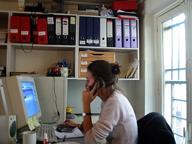 Valérie au téléphone