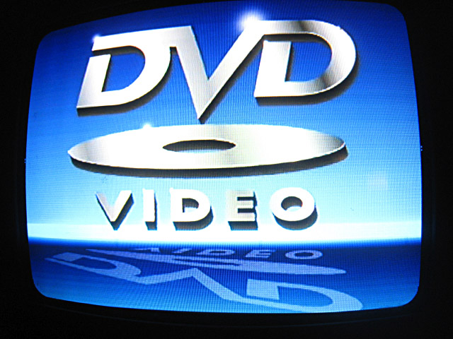 Nous essayons de regarder un DVD sur la télévision mais il ne fonctionne pas