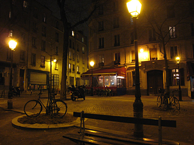 Nous allons place Sainte-Marthe