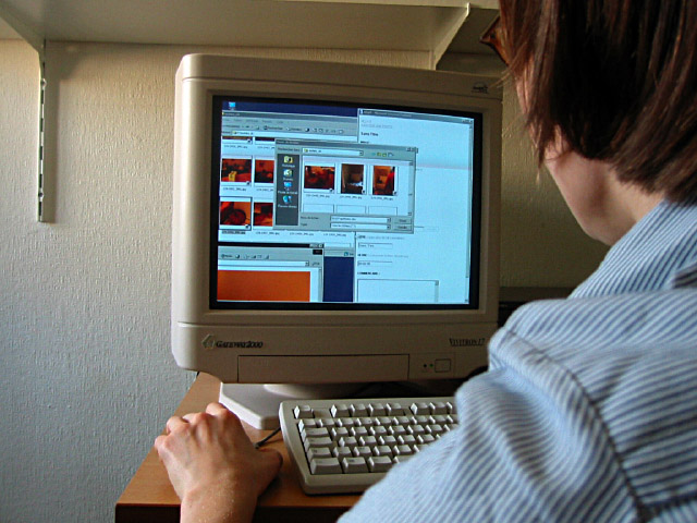 Elle finit d'insérer ses images dans ADaM