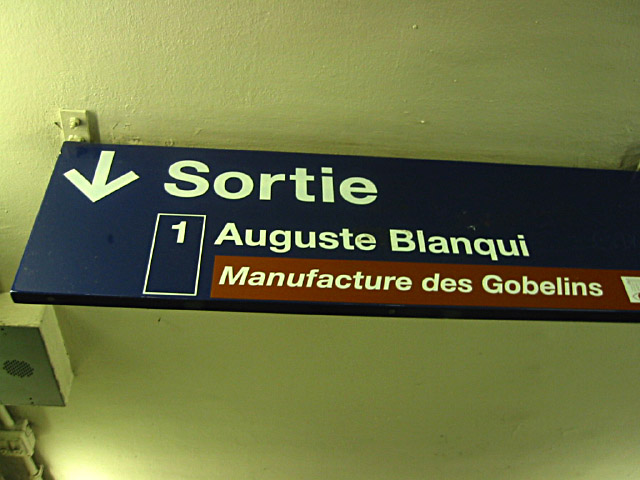 Je descends à Place d'Italie. Je n'ai plus de batterie