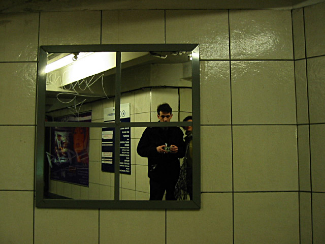 Nous décidons de partir. Nous prenons le métro