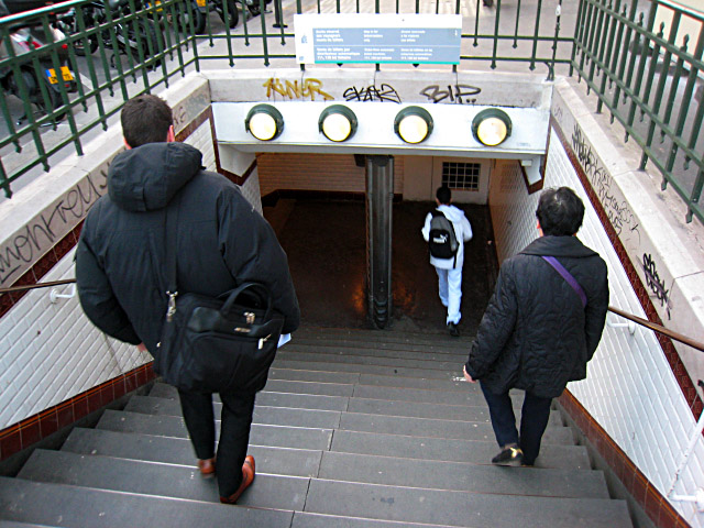 Je descends dans le métro