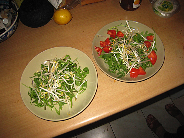 Marjolaine prépare à manger