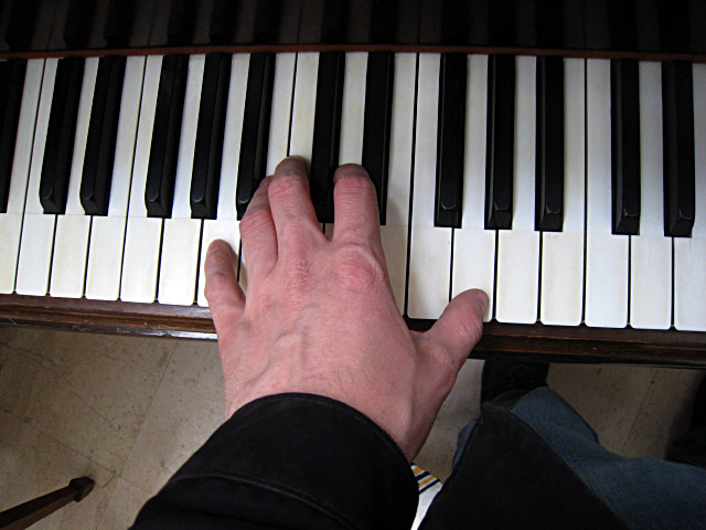 Je joue un peu de piano