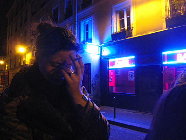 Tout le monde sort fumer une cigarette dehors