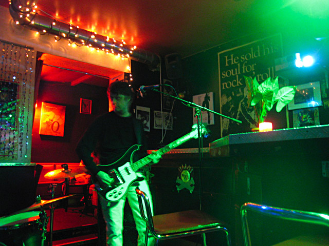 Le concert démarre. C'est du rock'n'roll