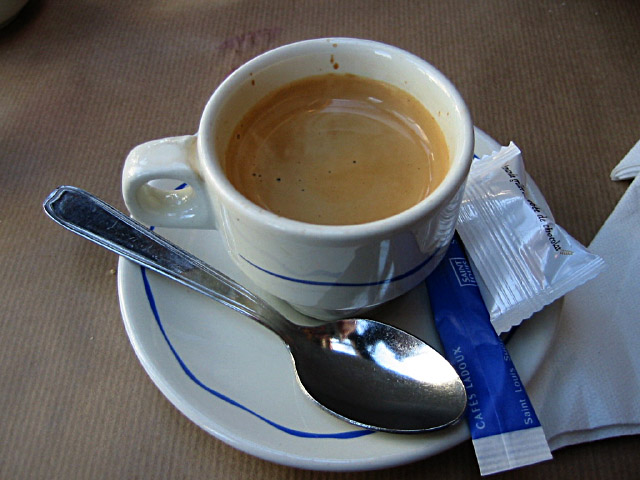 Je bois un café