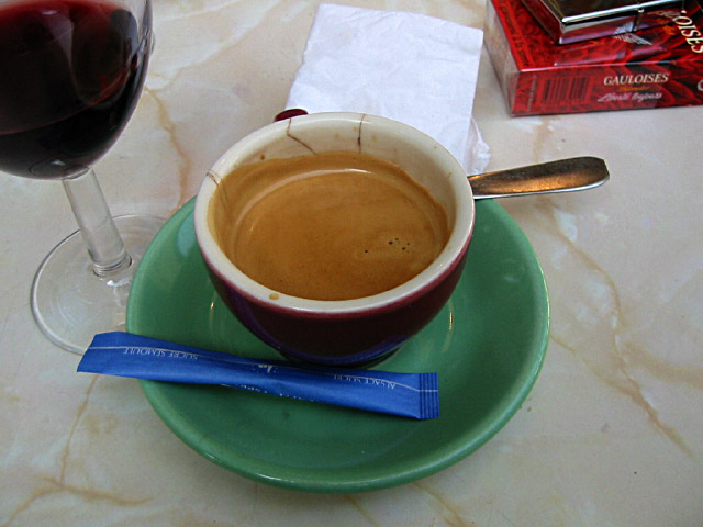 Je bois un café