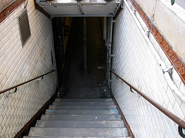 Je prends le métro à Hôtel de Ville