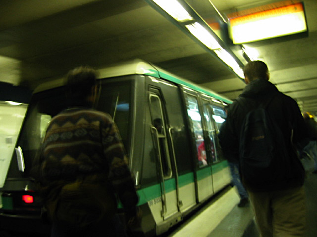Je monte dans le métro