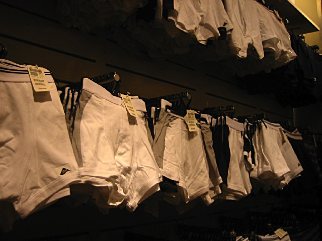 Je vais au rayon caleçons