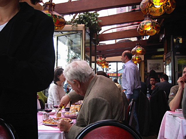 Je vais manger avec Valérie et Philippe dans une pizzeria