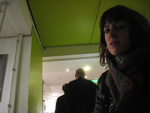 Nous empruntons les escalators