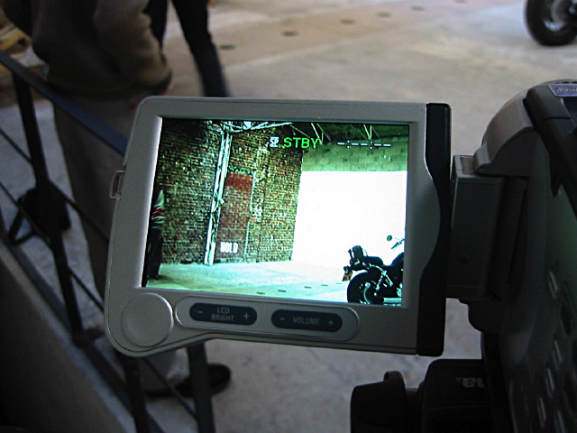 Il a apporté sa caméra et va se charger de filmer