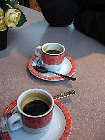 Nous buvons un café