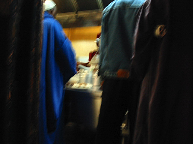 Nous faisons la queue pour manger