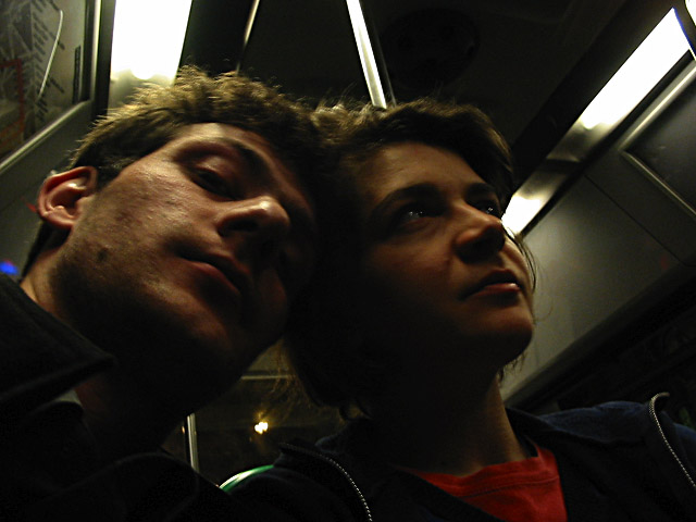 Nous rentrons chez moi en bus