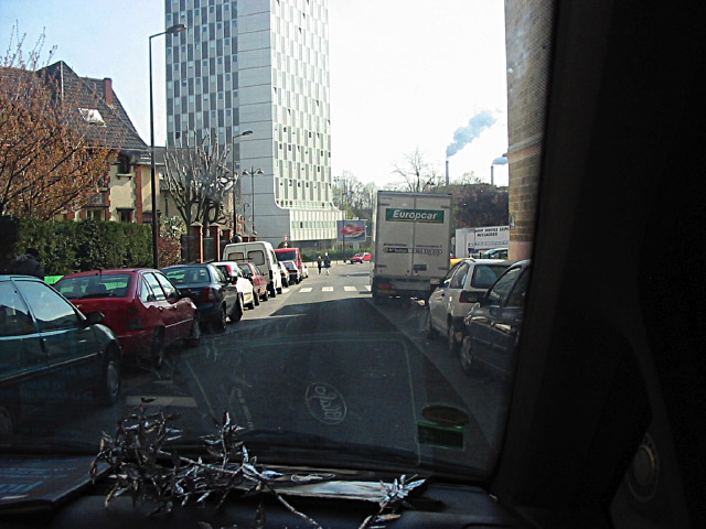 Nous prenons la camionnette d'Edouard