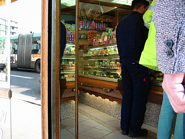Je vais à la boulangerie