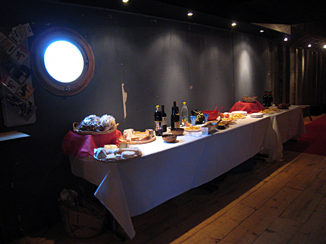 Je visite l'intérieur de la péniche