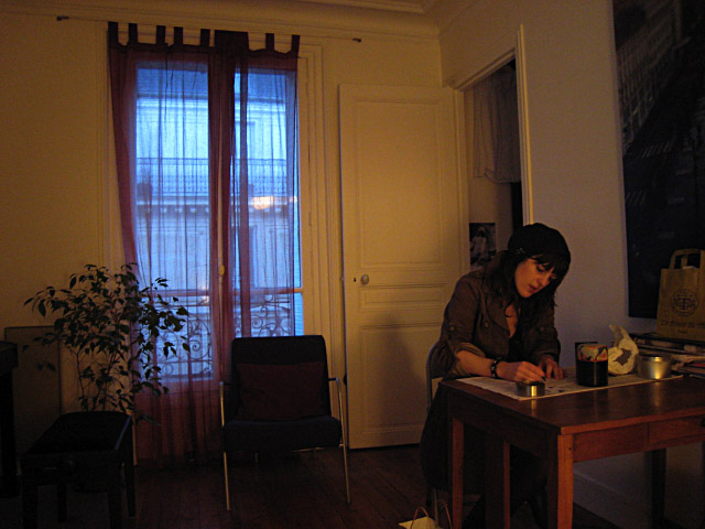 Nous passons chez moi