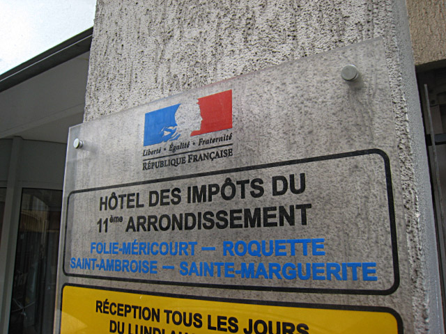 Nous passons au centre impôts. Olivier doit déposer sa déclaration