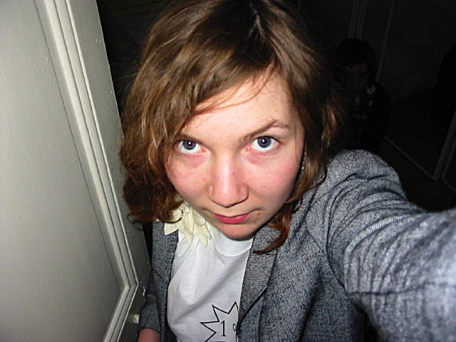 Elle se prend en photo avec mon appareil photo