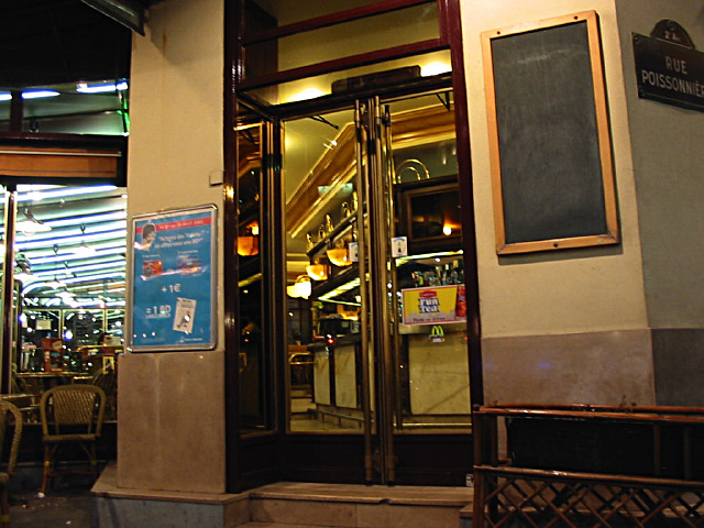 Je retrouve Sabine dans un bar