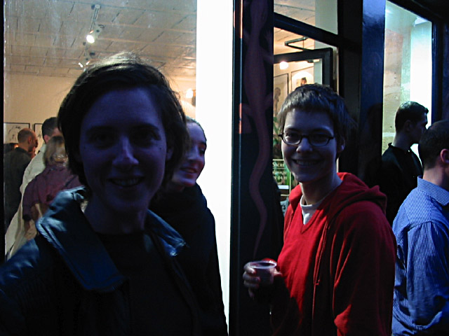 Je croise E B et Mohini qui sont à un vernissage