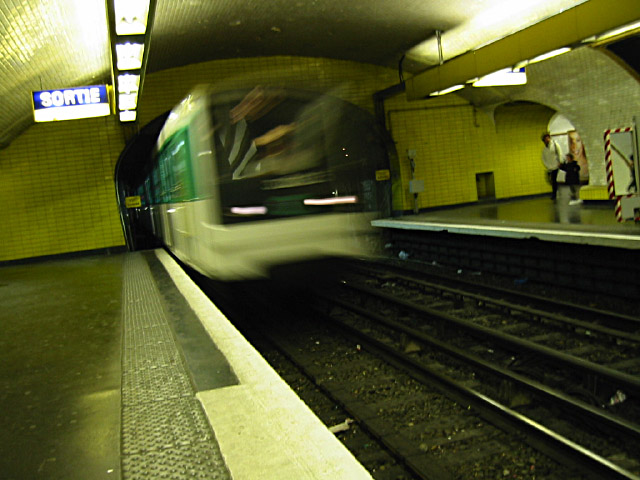 Le métro arrive