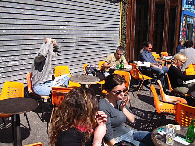Je vais au Delaville Café