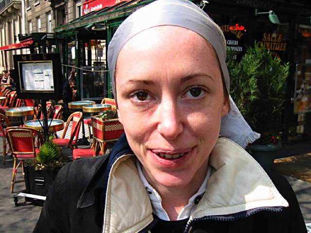 Je retrouve Sara pour lui prêter l'appareil photo. Elle va faire une journée ADaM