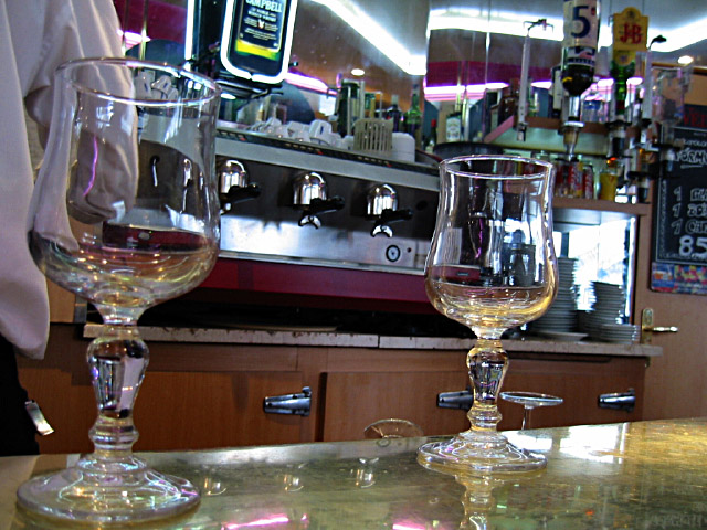 Nous buvons un verre