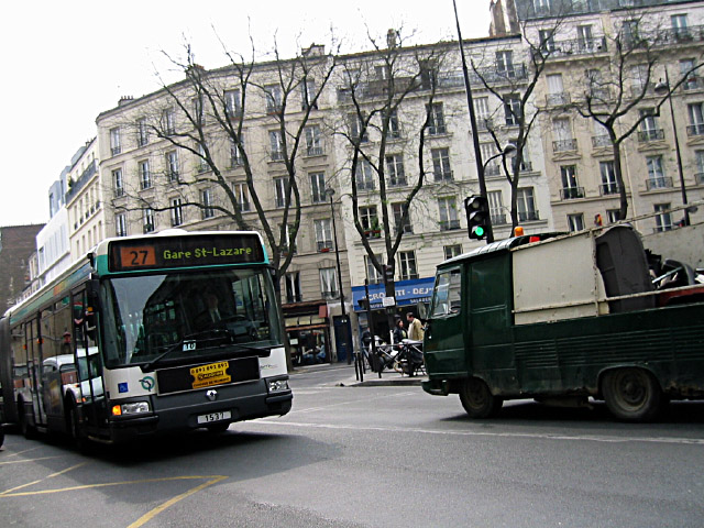 Le bus arrive