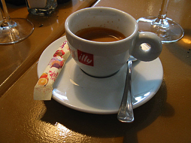 Je bois un café