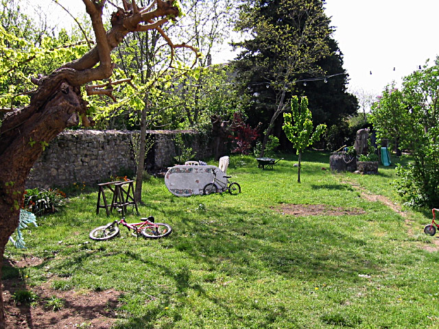 Je fais un tour dans le jardin