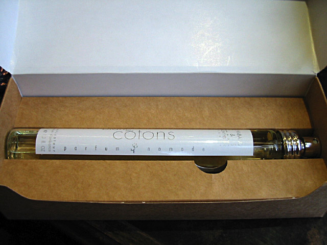 Elle mon montre un parfum